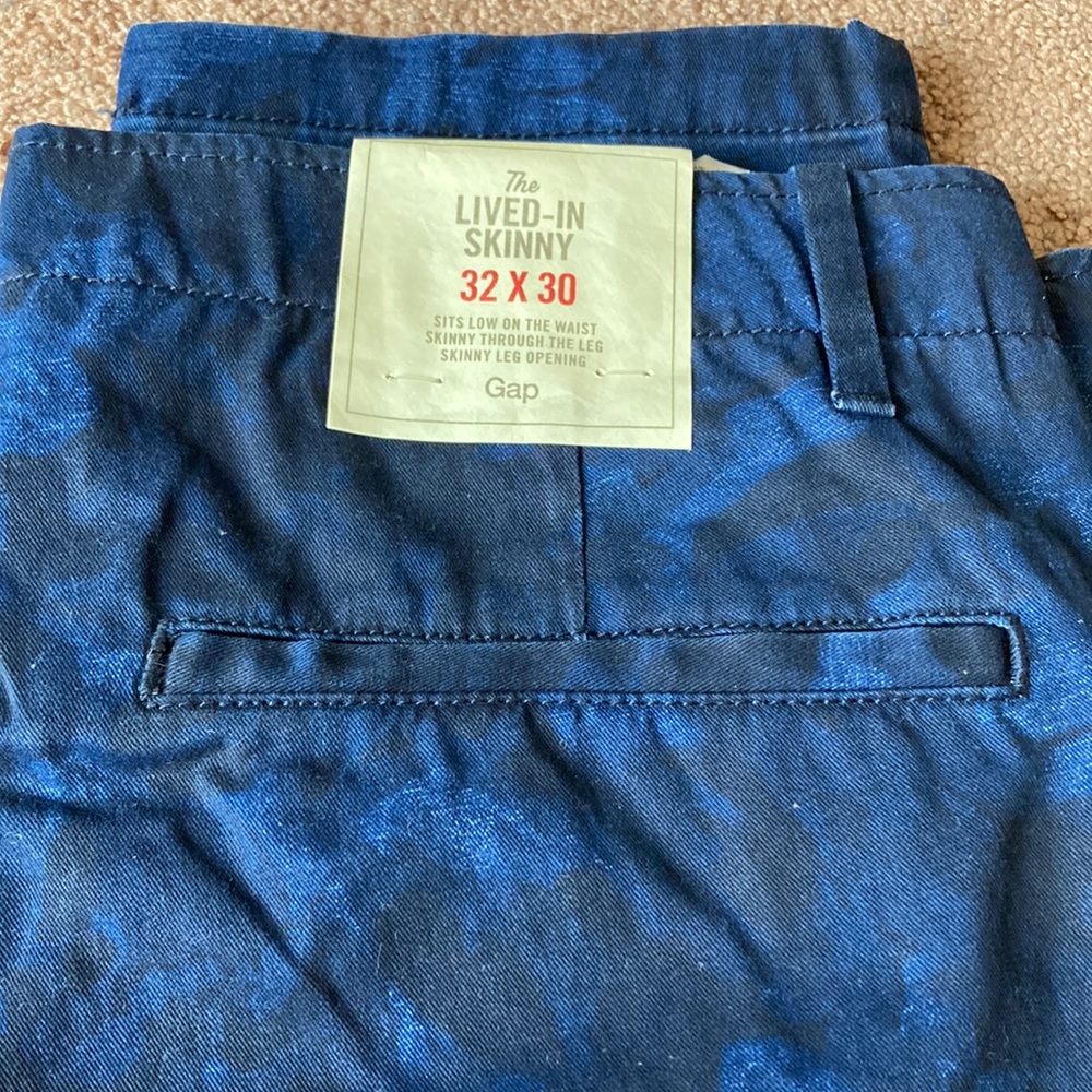 GAP Men's Blue Camouflage Chino Pants - Picture 4 of 5